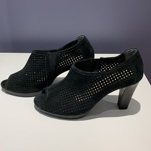 Super comfortable suede shoes